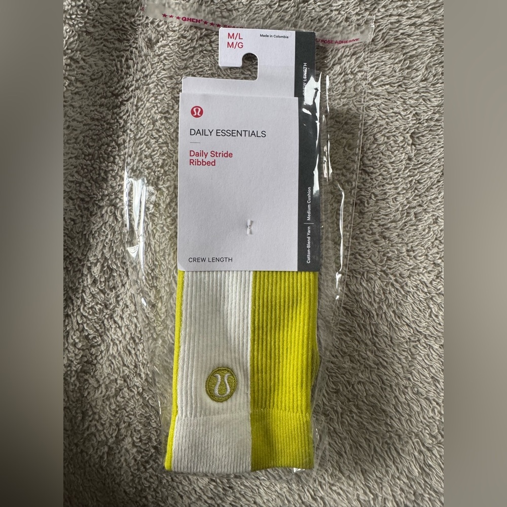 lululemon athletica Daily Stride Ribbed Crew Socks - Yellow and off White